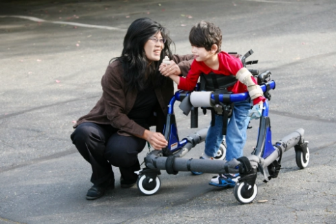 Banner Artikel Cerebral Palsy pada Anak: Penyebab, Gejala, dan Pengobatan