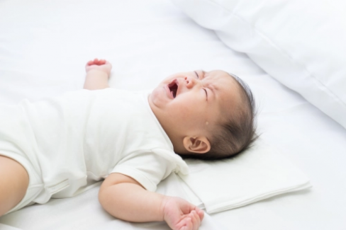 Banner Artikel 13 Penyebab Bayi Menangis saat Tidur dan Cara Mengatasinya