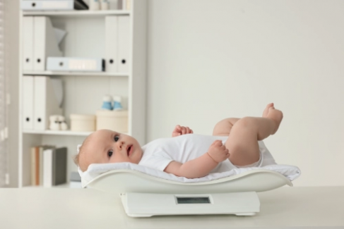 Banner Artikel Berat Badan Bayi 3 Bulan yang Ideal dan Cara Menaikkannya