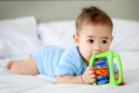 Banner Artikel 9 Manfaat Tummy Time untuk Bayi dan Tips Melakukannya