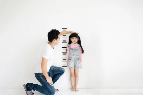 Banner Artikel Tinggi Badan Anak Usia 3 Tahun yang Normal Menurut WHO