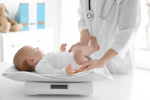 Banner Artikel Berat Bayi 2 Bulan yang Ideal, Berapa Seharusnya?