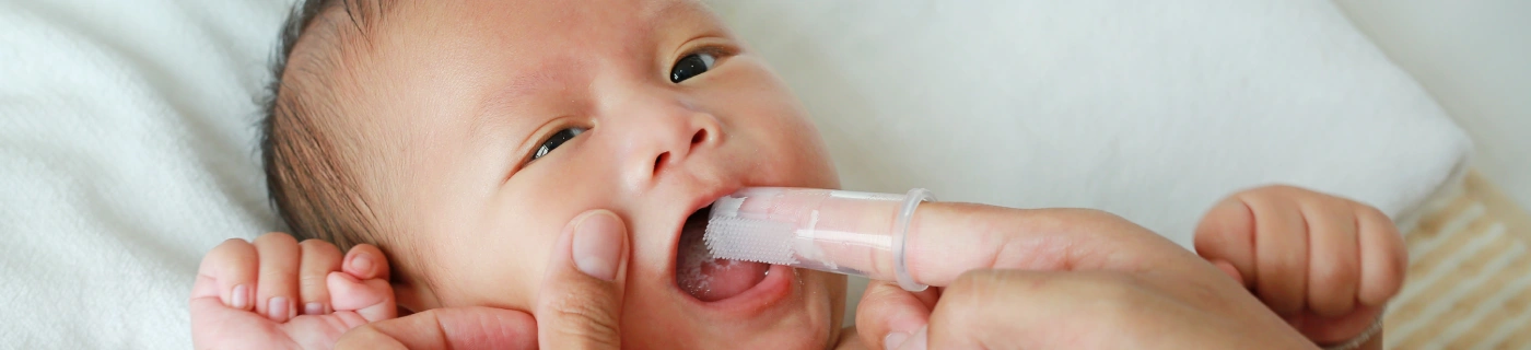 Banner Artikel Cara Membersihkan Lidah Bayi yang Benar, Catat Ma!