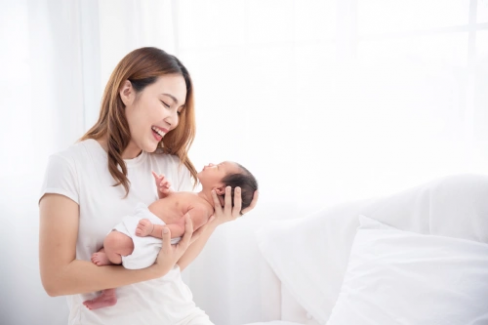 Banner Artikel 10 Tanda Bayi 1 Bulan Sehat yang Bisa Mama Pantau