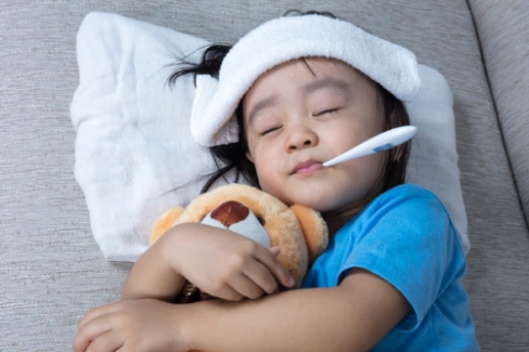 Banner Artikel 14 Cara Menurunkan Demam pada Anak 2 Tahun