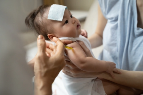 Banner Artikel Apakah Bahaya Imunisasi Saat Bayi Flu?