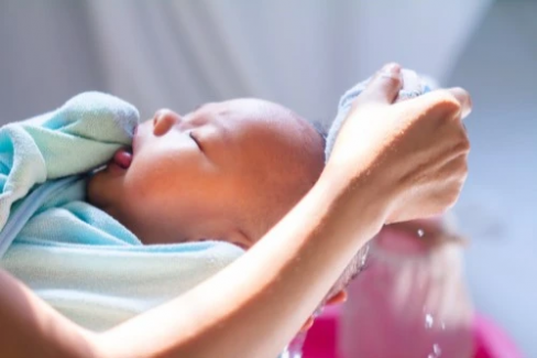 Banner Artikel Bayi Boleh Dimandikan Setelah Imunisasi, Begini Caranya