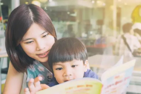 Banner Artikel 10 Manfaat Membaca Buku untuk Anak