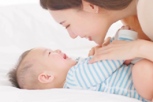 Banner Artikel Umur Berapa Bayi Bisa Melihat? Ini Tahapannya dari 0-12 Bulan