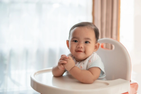 Banner Artikel Tanda Bayi Siap MPASI yang Perlu Mama Ketahui