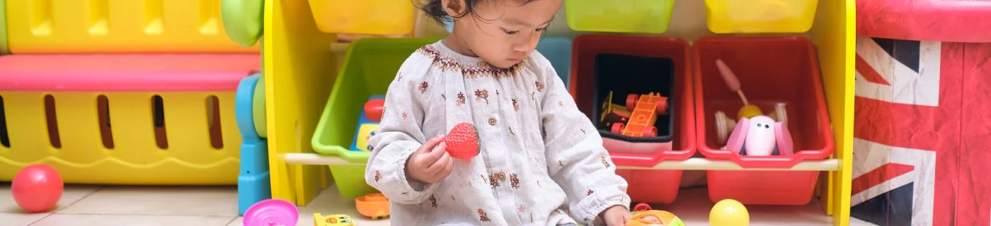 Benarkah Duduk Posisi W Berbahaya untuk Anak?