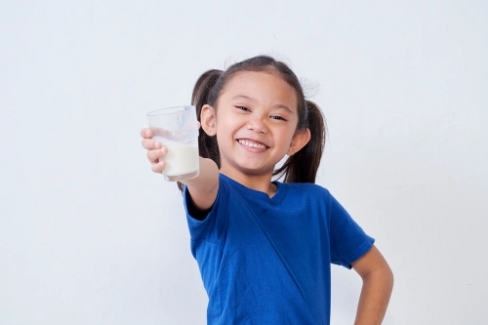 Banner Artikel Cara Memilih Susu DHA Paling Tinggi yang Bagus untuk Anak