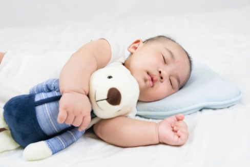 Banner Artikel Pengaruh Tidur bagi Perkembangan Anak dan Tips agar Nyenyak