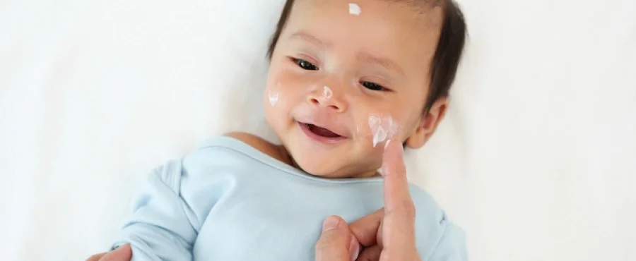 Cara mengatasi kulit kering pada bayi - nutriclub