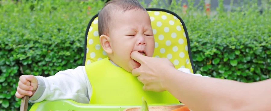 cara mengatasi bayi tersedak - nutriclub 