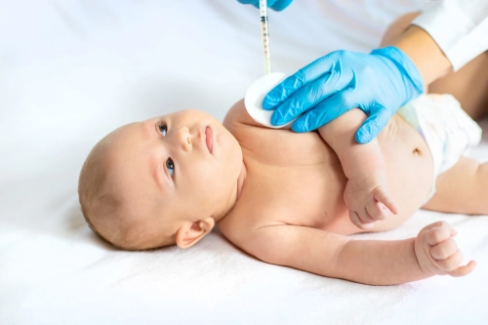 Banner Artikel 3 Imunisasi Wajib untuk Bayi 1 Bulan
