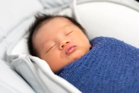 Cara menidurkan bayi dengan rutinitas yang baik