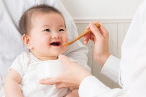 Banner Artikel 3 Alasan Tidak Boleh Berikan Madu untuk Bayi Usia <1 Tahun