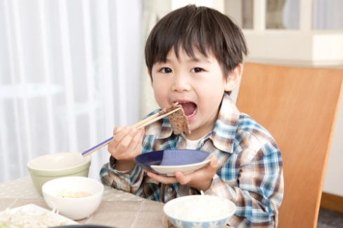 Banner Artikel 13 Makanan Sumber Protein untuk Anak dan Manfaatnya