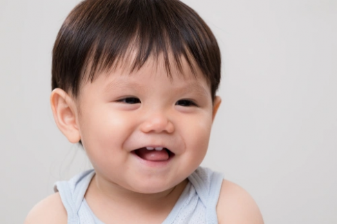 Banner Artikel Penyebab Pertumbuhan Gigi Bayi Tidak Normal dan Ciri-Cirinya