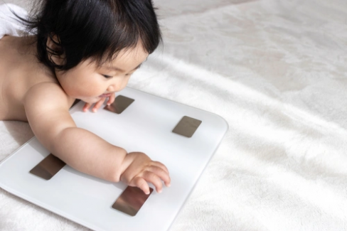 Banner Artikel Berat Bayi 6 Bulan yang Ideal Menurut WHO dan IDAI