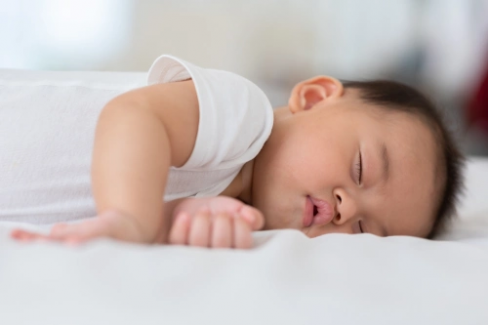 Banner Artikel 11 Cara agar Bayi Tidur Nyenyak di Malam Hari