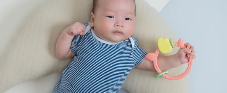 Banner Artikel 10 Stimulasi Bayi 5 Bulan Sesuai Tahap Perkembangannya