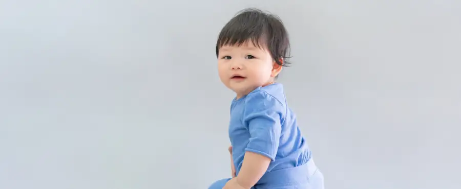Banner Artikel Bayi 10 Bulan Belum Bisa Duduk, Normal atau Terlambat?
