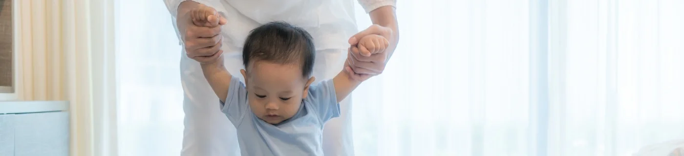 7 Cara yang Efektif Melatih Anak Berjalan