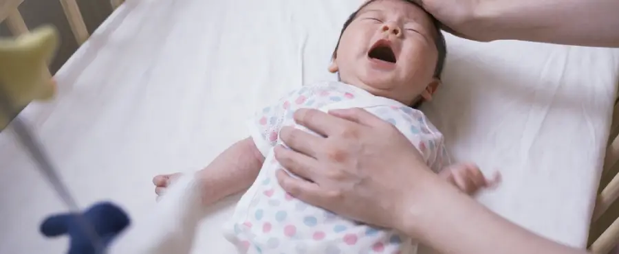 Banner Artikel Pertolongan saat Bayi Jatuh dari Tempat Tidur & Tanda Bahaya