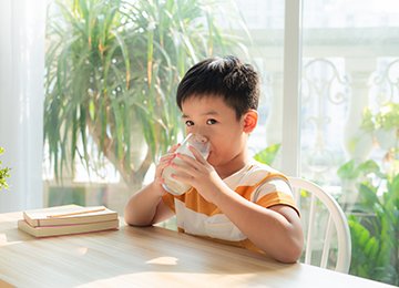 Banner Artikel Apa Saja Alternatif Susu untuk Si Kecil di Atas 1 Tahun yang Alergi Susu Sapi?
