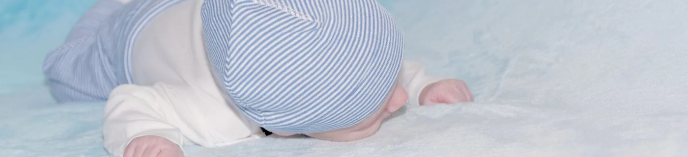 Umur Berapa Bayi Bisa Tengkurap? Latih dengan 6 Cara Ini!