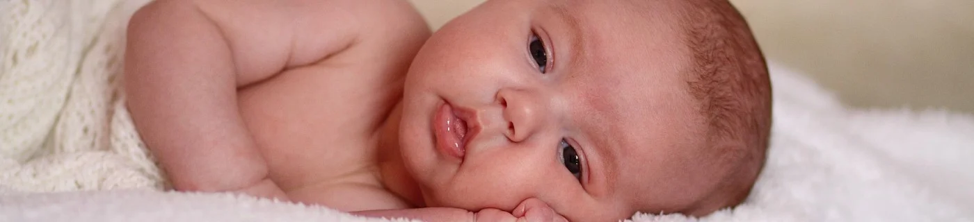 6 Cara Stimulasi yang Tepat untuk Bayi 1 Bulan