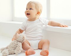 Banner Artikel Kenali Ciri-Ciri, Penyebab, dan Pencegahan Stunting pada Bayi
