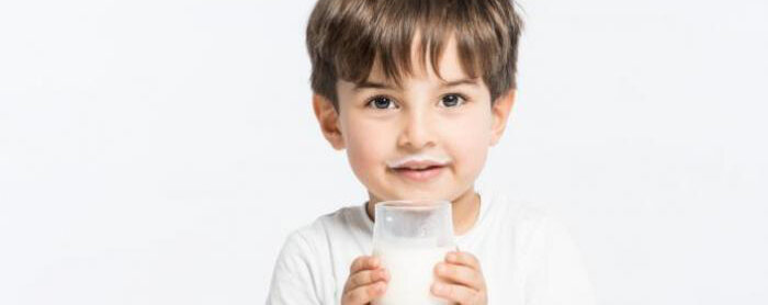 Tip dan Cara Kenalkan Formula Asam Amino Bagi Anak yang Alergi Susu Sapi