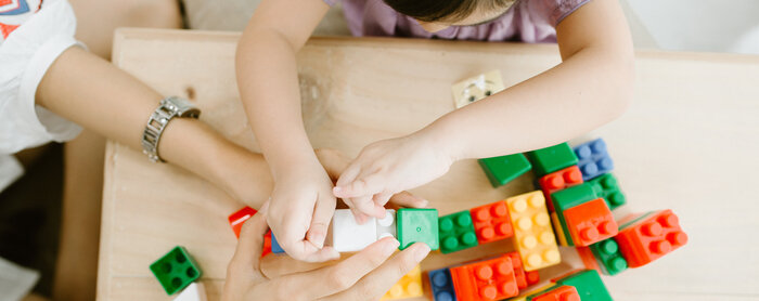 10 Pilihan Mainan Edukasi Anak 1 Tahun di Rumah