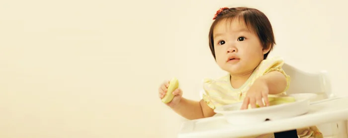 Memberikan Makanan Padat Pertama Bayi