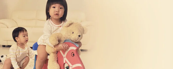 Memperkenalkan Si Kecil dengan Kakaknya