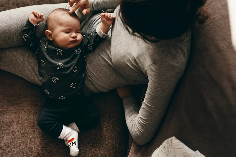 5 Cara Mengatasi Bayi yang Susah Tidur di Malam Hari